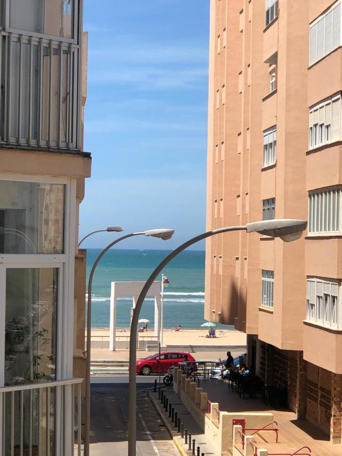 Rinconcito Gaditano Con Garaje Al Lado De La Playa *